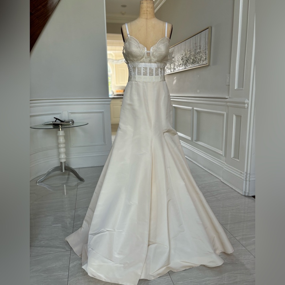 Oscar De La Renta Ivory Lace Bustier Top Floral Wedding Gown